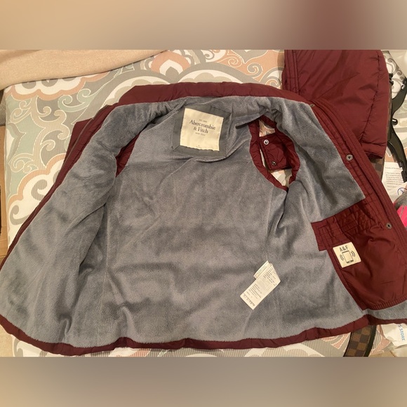 Abercrombie & Fitch puffer vest - Picture 2 of 4